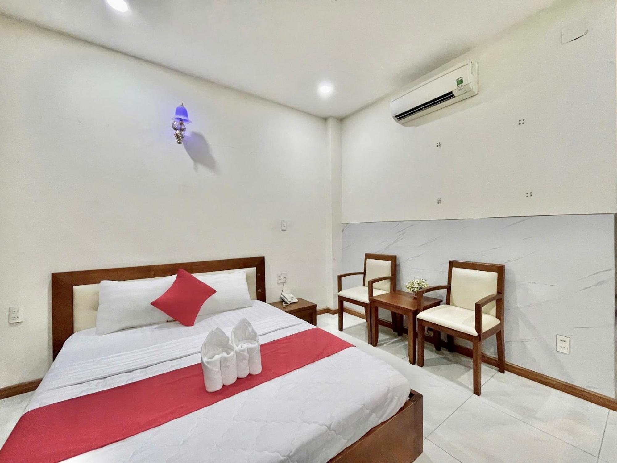 Nhu Y Hotel Cidade de Ho Chi Minh Exterior foto